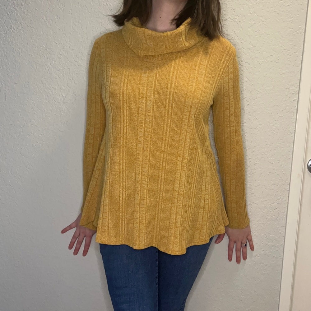 CHRIS & CAROL mustard yellow turtleneck long and light knit fabric